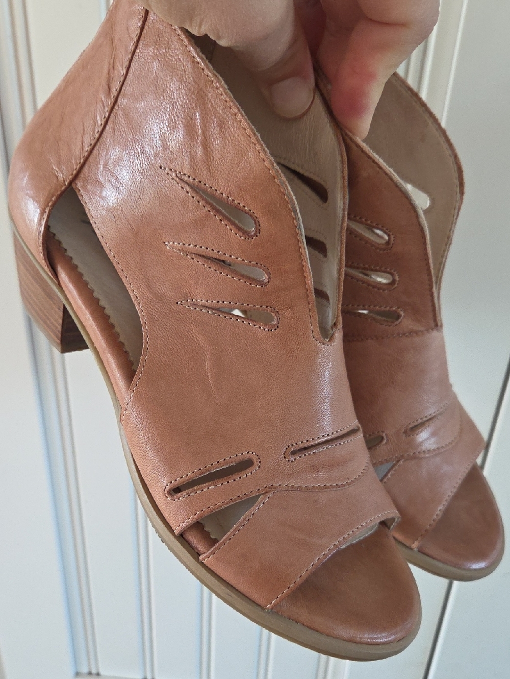 Mentha Leather Womans Heeled Sandals Size 37